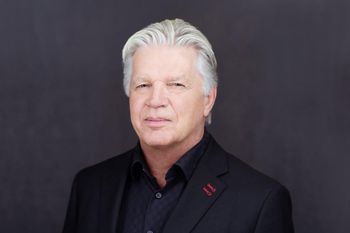 Portrait of Will Hoes, Associate .